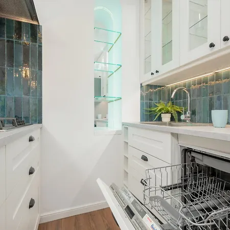 Marszalkowska Stylish With Balcony Center By Renters Daire Varşova